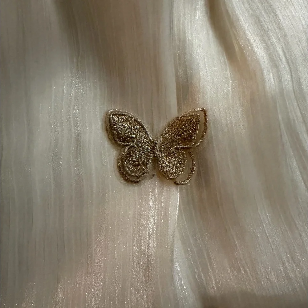 SHEIN Cream Butterfly Top - Picture 4 of 5